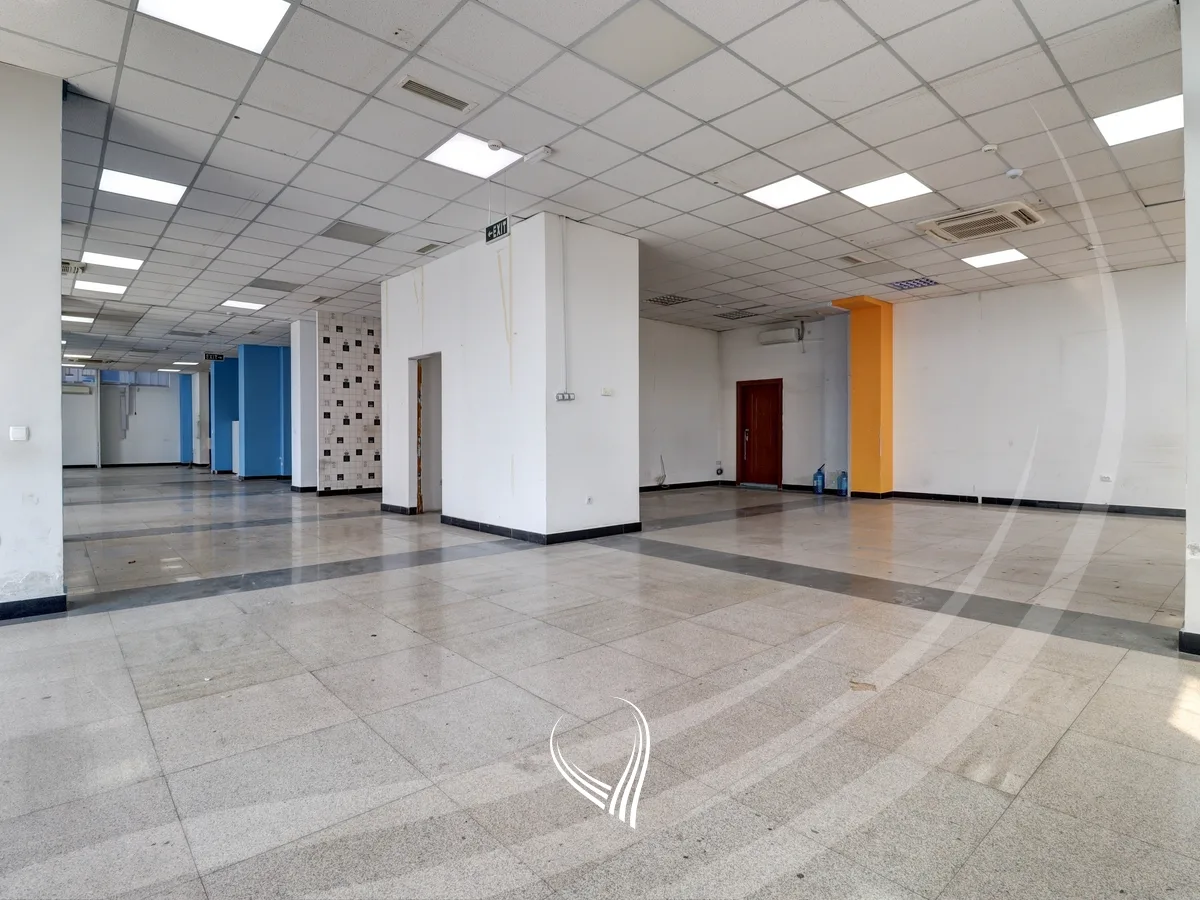 Zyre 934m2 me qira në lagjen Pejton