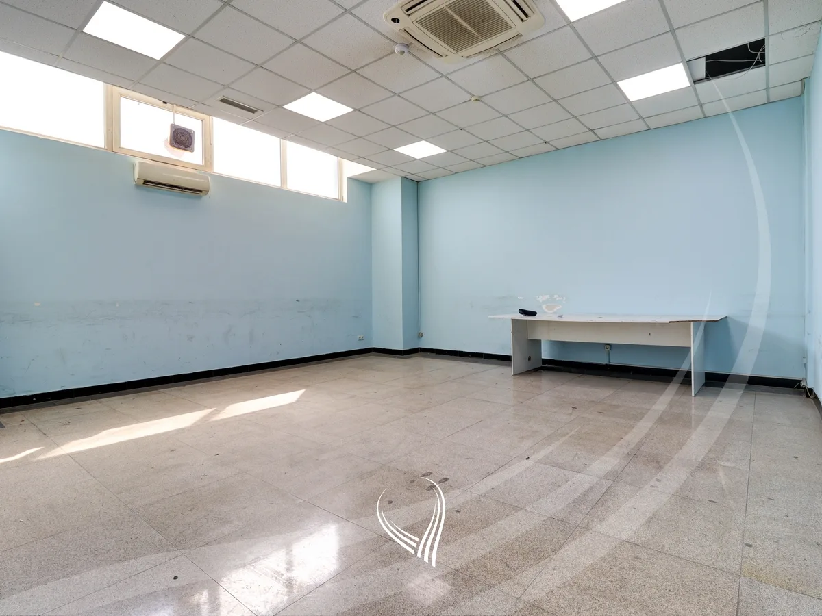 Zyre 934m2 me qira në lagjen Pejton