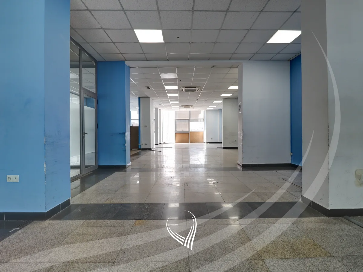 Zyre 934m2 me qira në lagjen Pejton