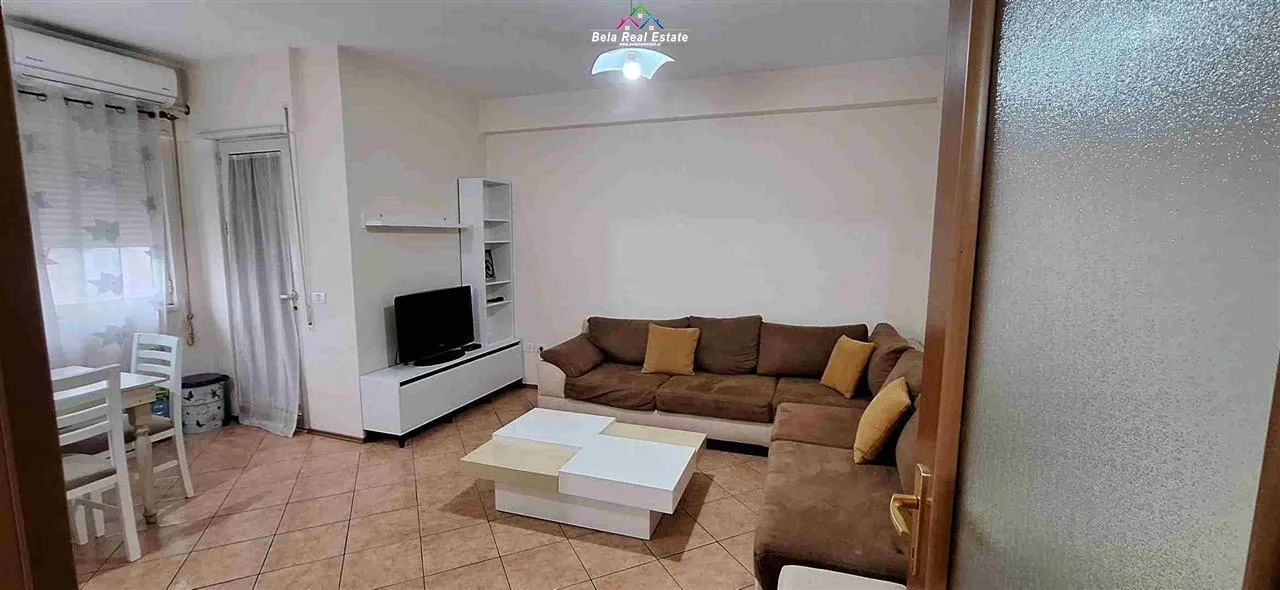 Apartament Me Qera 1+1 Tek Komuna e Parisit (ID B210942) Tirane​
