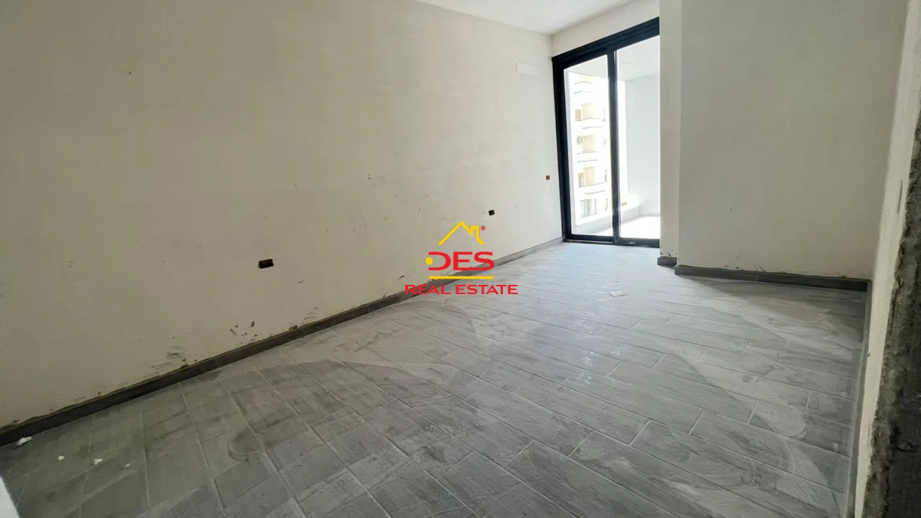 Shitet apartament 1+1 në lungomare