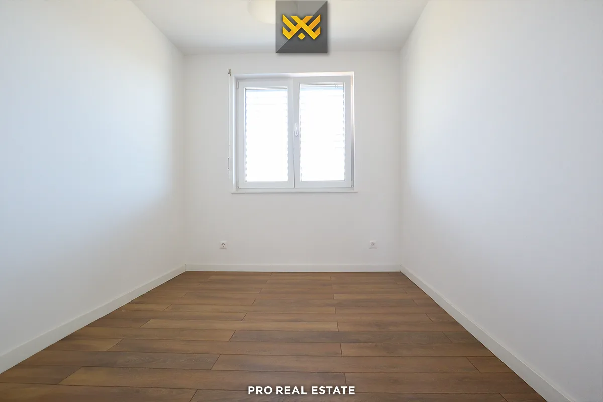 Dy shtëpi 350m² + 250m² për #SHITJE në Lagjen Qëndresa