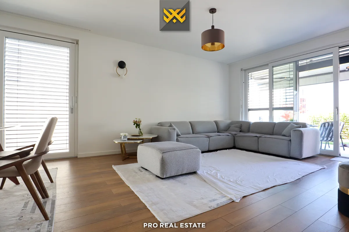 Dy shtëpi 350m² + 250m² për #SHITJE në Lagjen Qëndresa