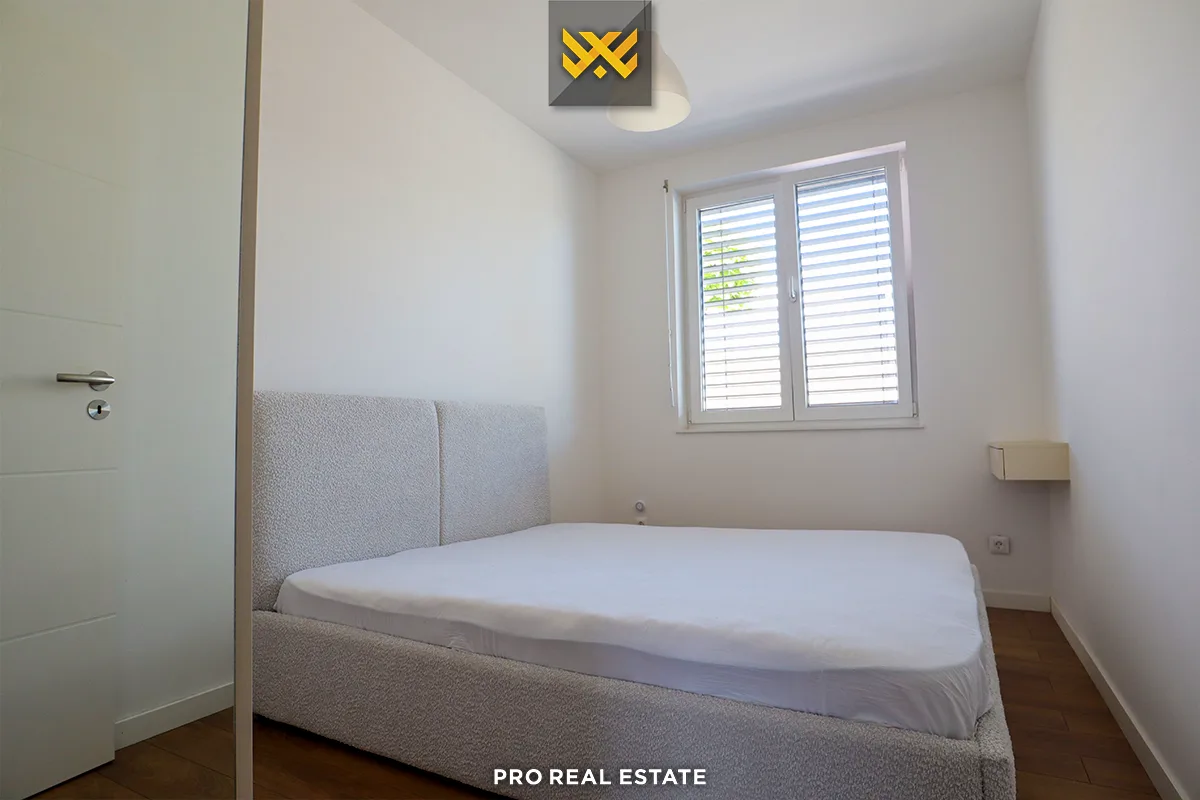 Dy shtëpi 350m² + 250m² për #SHITJE në Lagjen Qëndresa