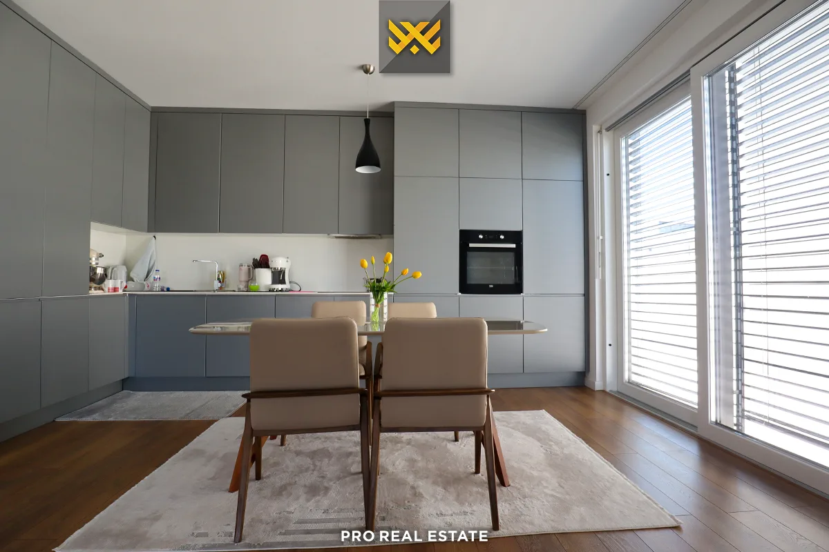 Dy shtëpi 350m² + 250m² për #SHITJE në Lagjen Qëndresa