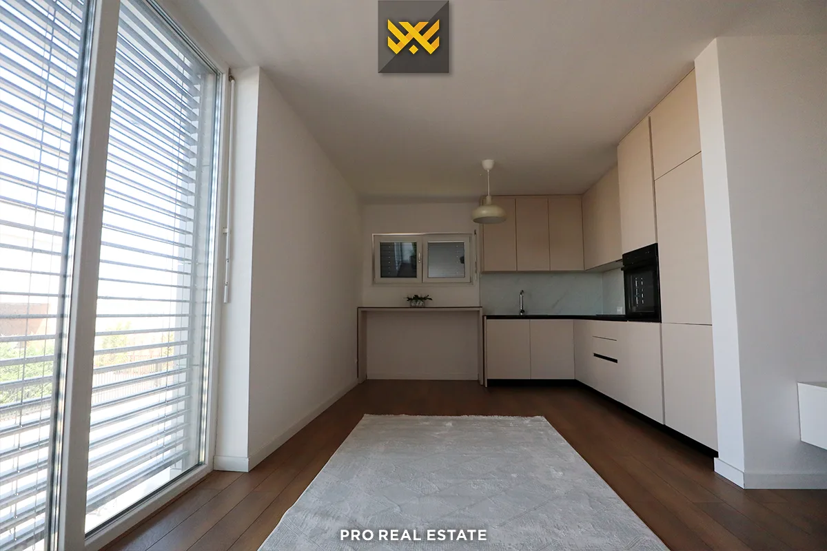 Dy shtëpi 350m² + 250m² për #SHITJE në Lagjen Qëndresa