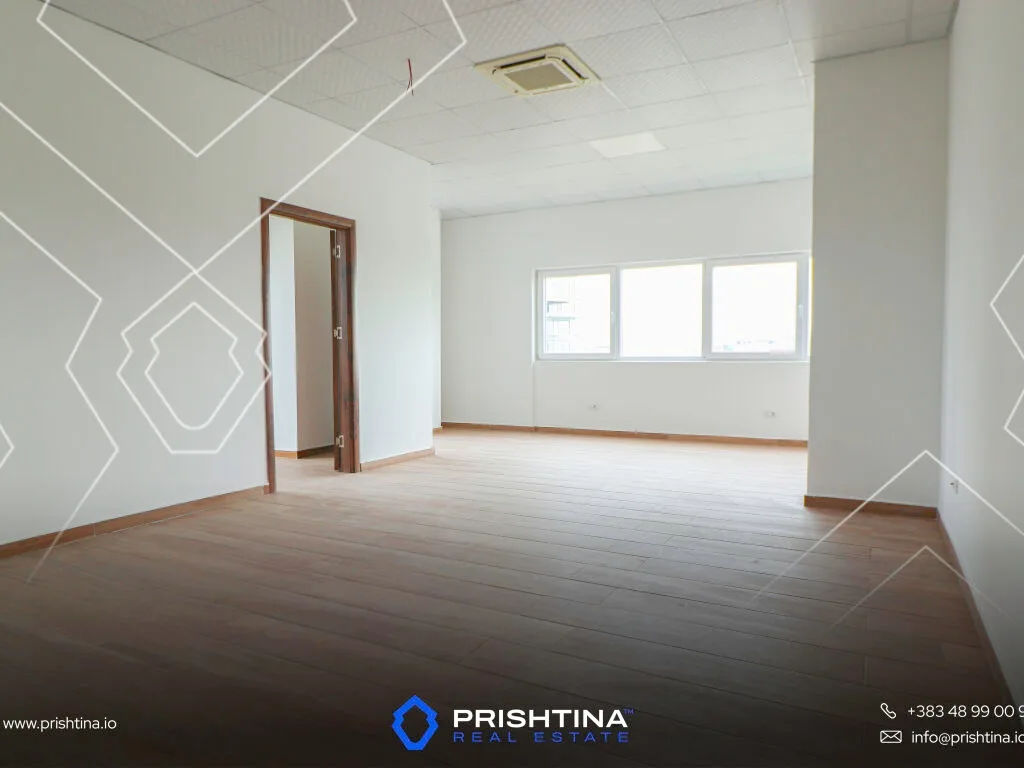 Zyrë me qira 67m² në Prishtina e Re