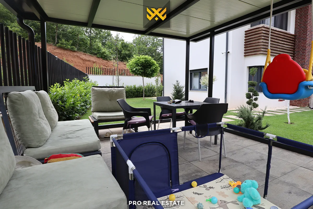 Shtëpi 277m² me #QIRA në Sofalia Hills