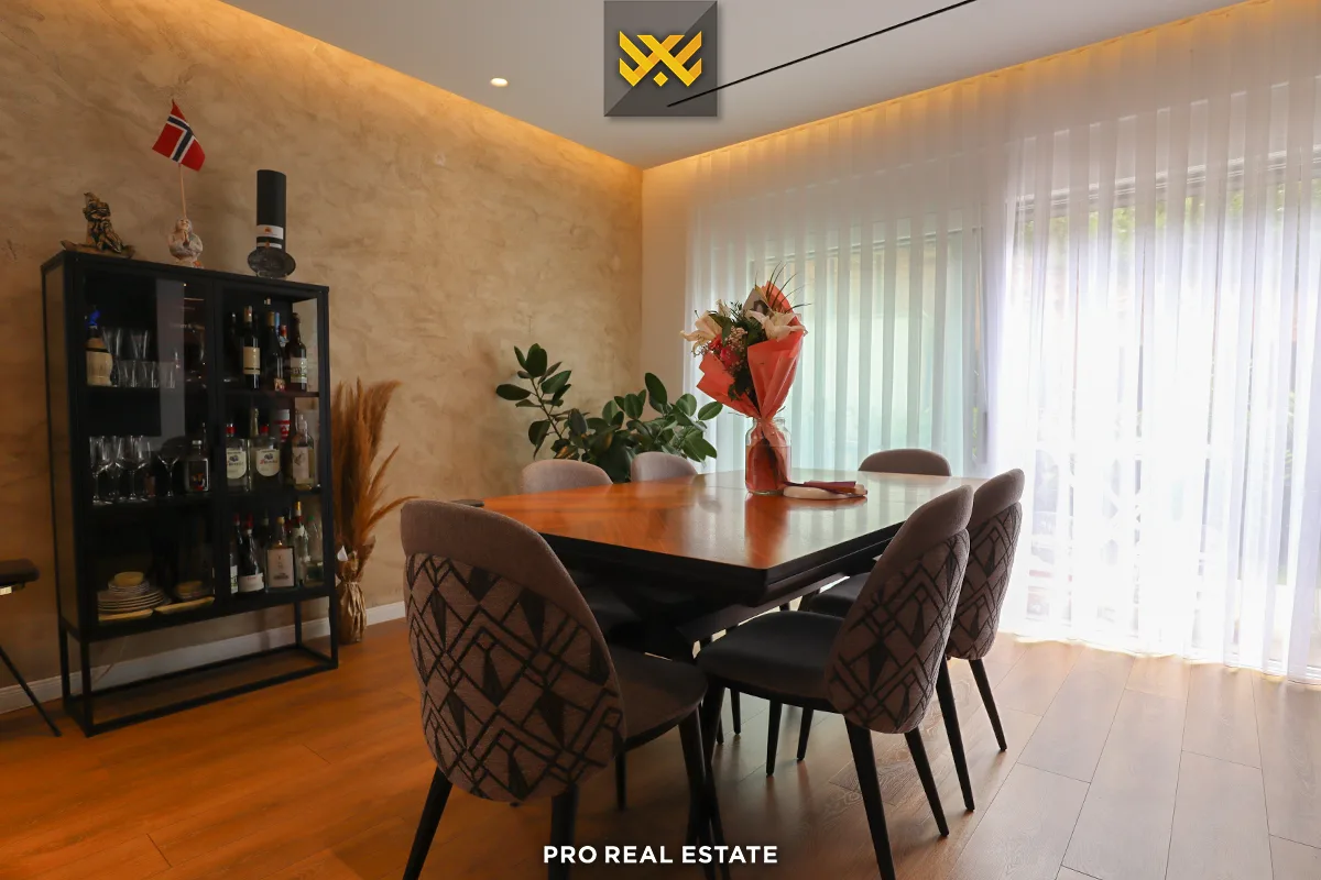Shtëpi 277m² me #QIRA në Sofalia Hills
