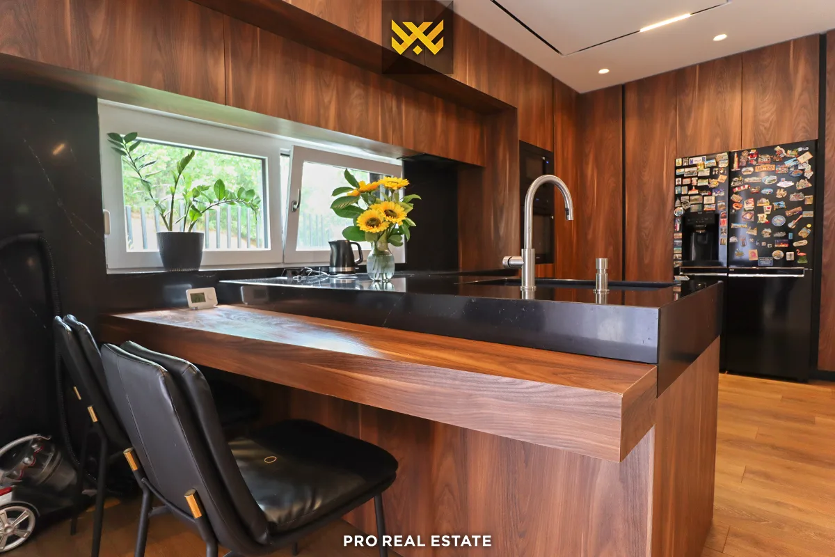 Shtëpi 277m² me #QIRA në Sofalia Hills