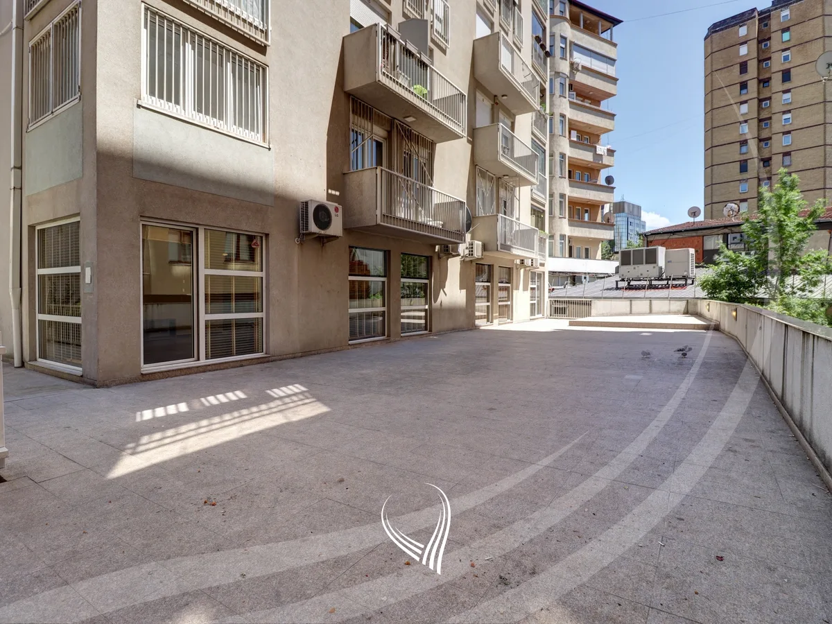 Lokal 188.10m2 në shitje në lagjen Qafa