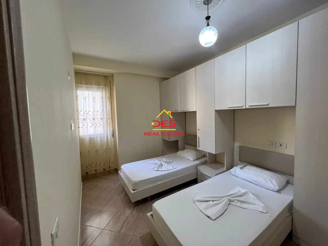 Jepet apartament 2+1 me qera në lungomare. 📍 te konsullata italiane