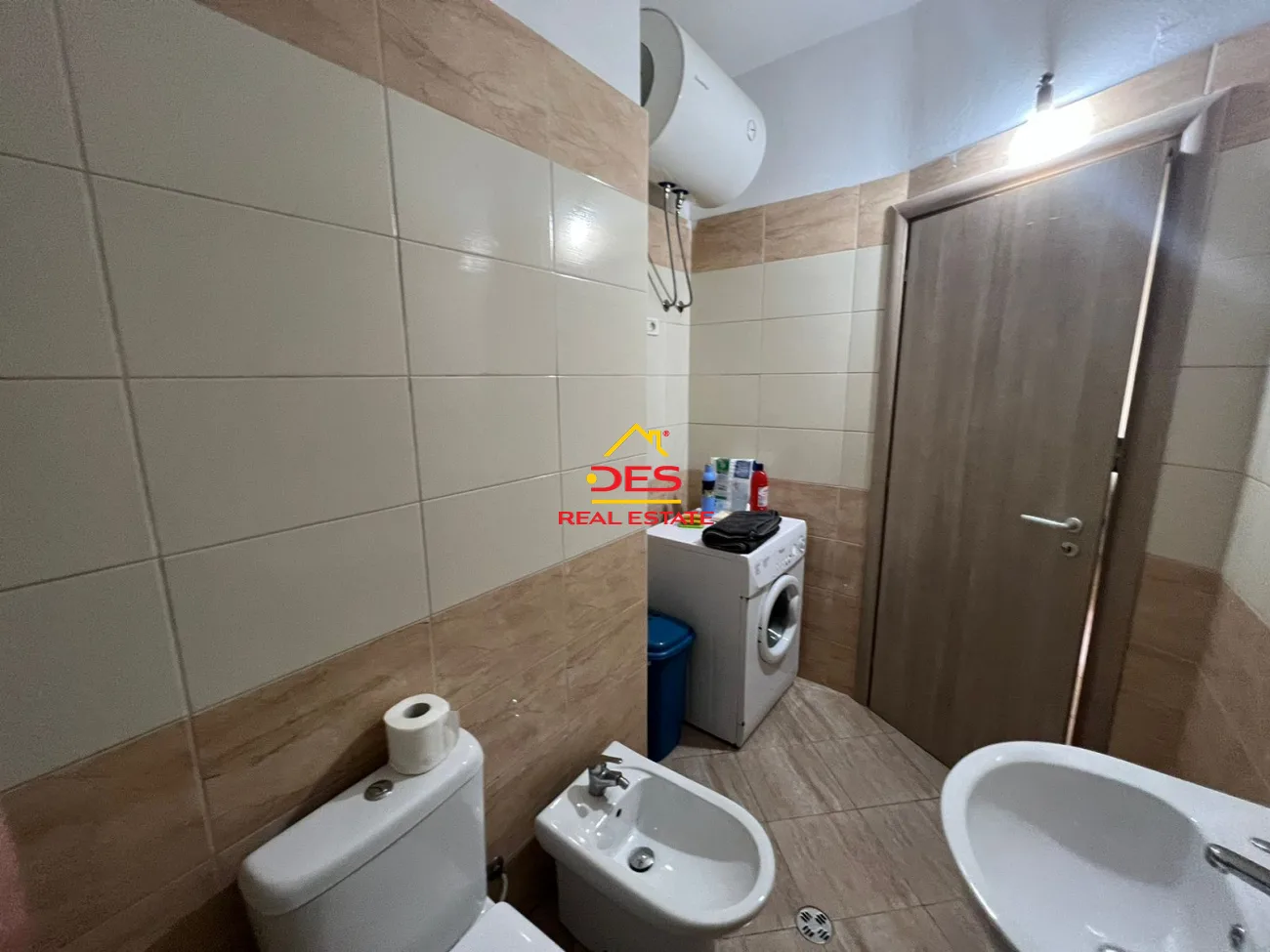 Jepet apartament 2+1 me qera në lungomare. 📍 te konsullata italiane