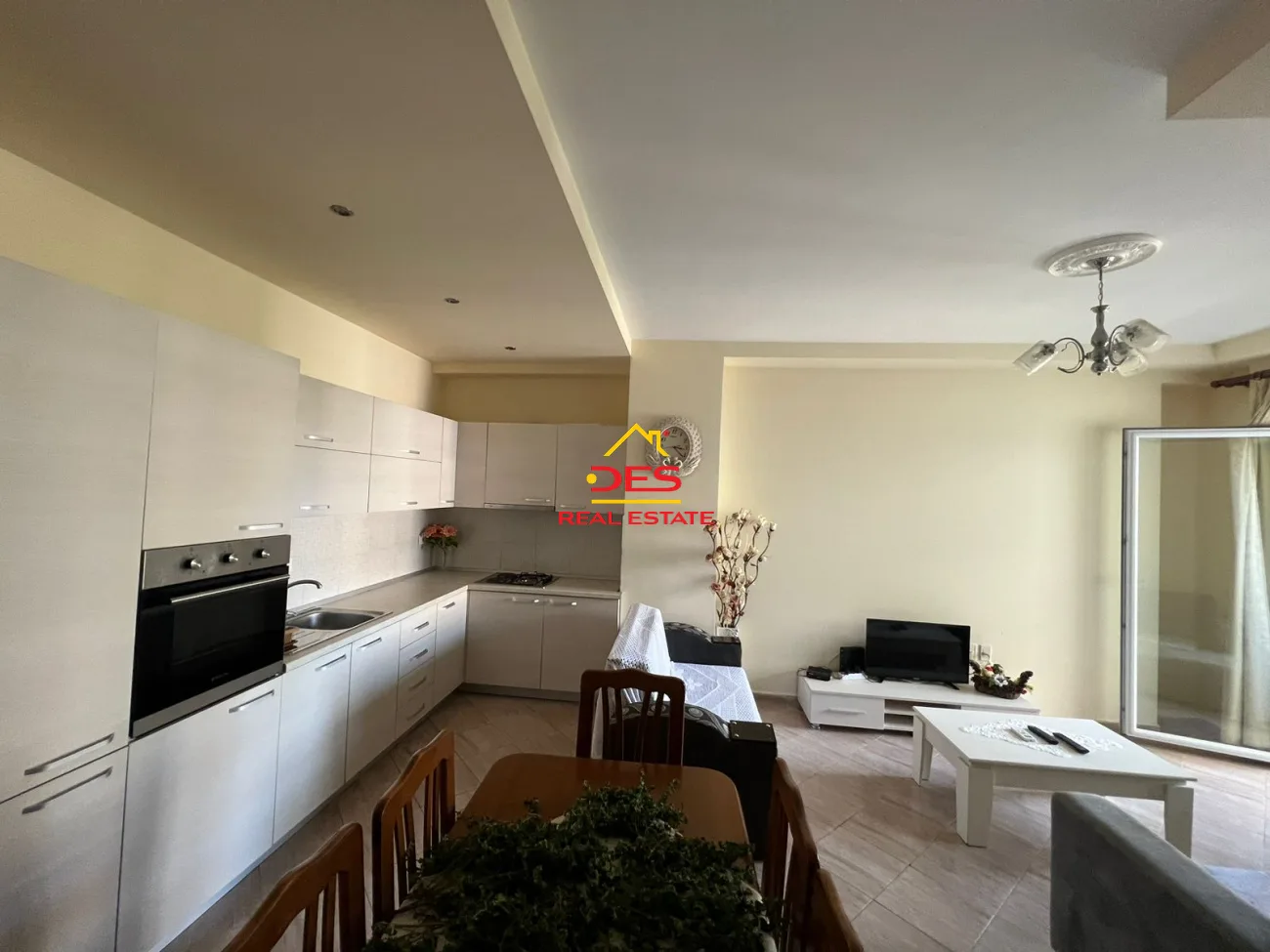 Jepet apartament 2+1 me qera në lungomare. 📍 te konsullata italiane