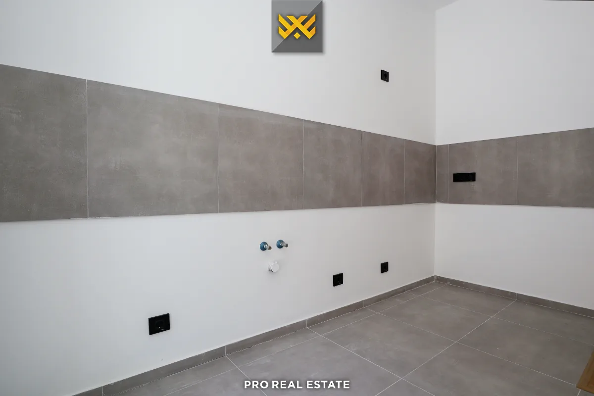 Banesë 91.4m² + 11.2m² për #SHITJE në Lagjen e Muhaxherëve