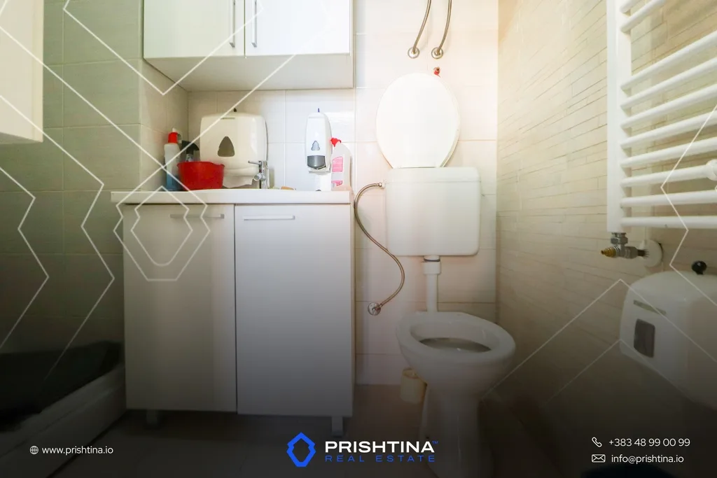Lokal me qira 52.3m² në Emshir