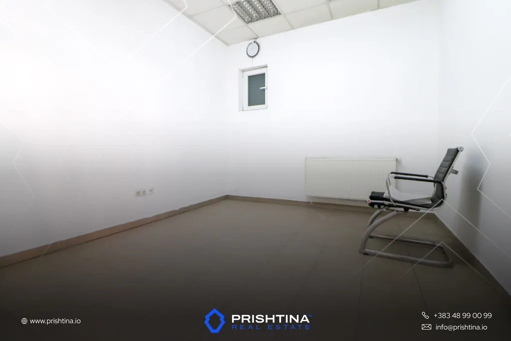 Lokal me qira 52.3m² në Emshir