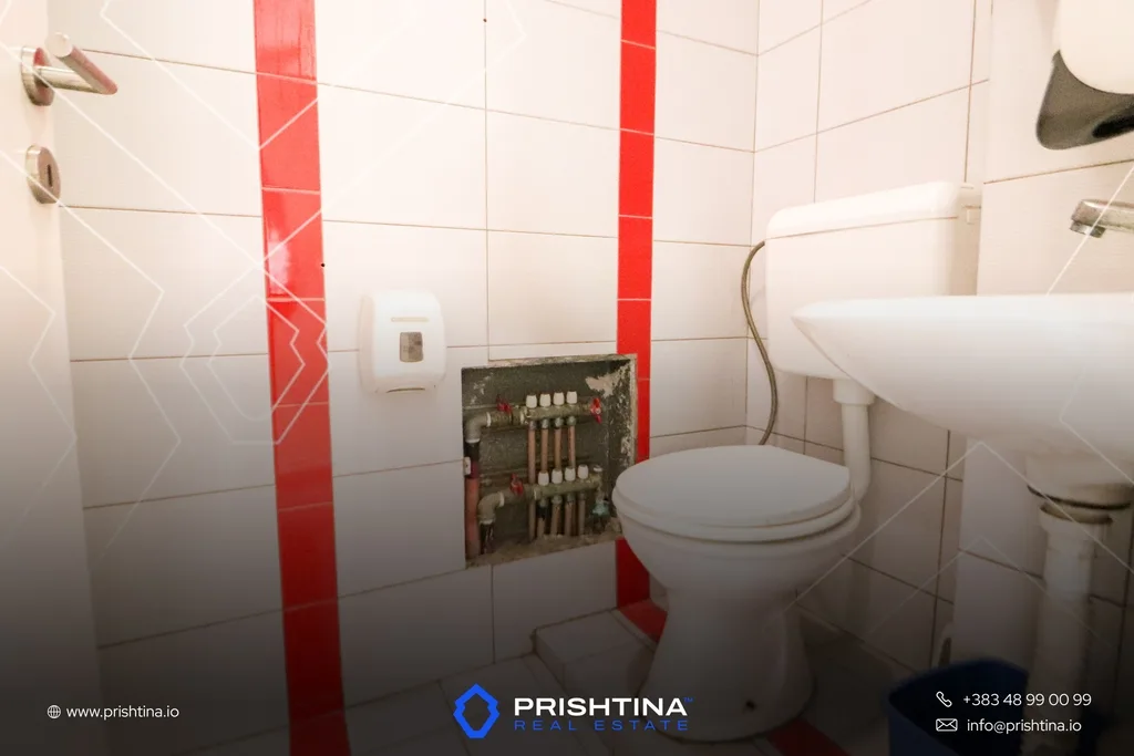 Lokal me qira 52.3m² në Emshir
