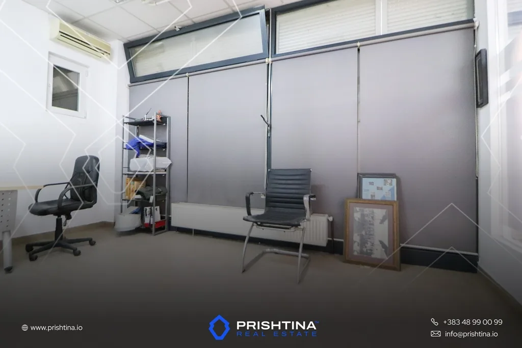 Lokal me qira 52.3m² në Emshir