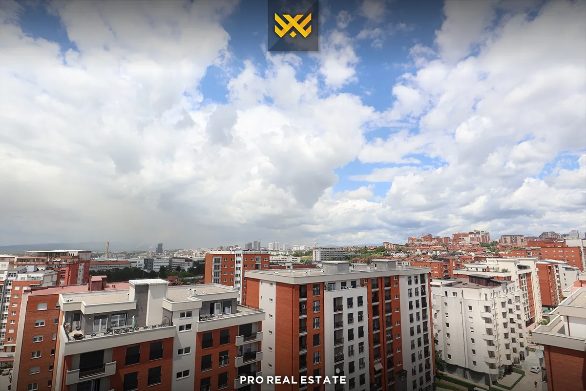 Banesë / Penthouse 181.46m² + 325.91m² për #SHITJE në Rrugën A.