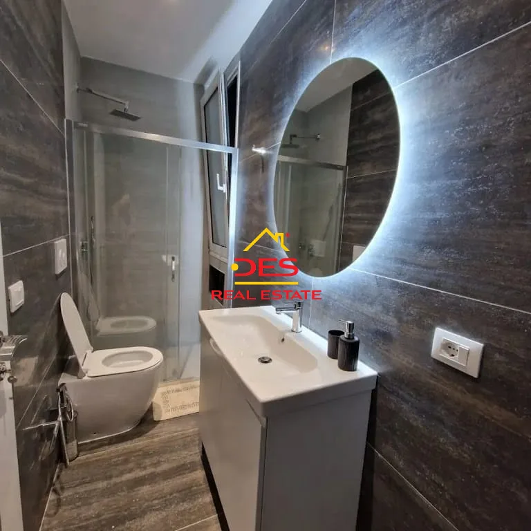 Shitet hotel 2 kate + 1 katë nëntok në plazhë të vjetër ,vlorë