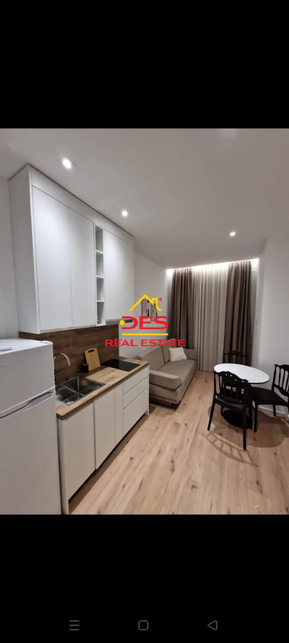 Shitet hotel 2 kate + 1 katë nëntok në plazhë të vjetër ,vlorë