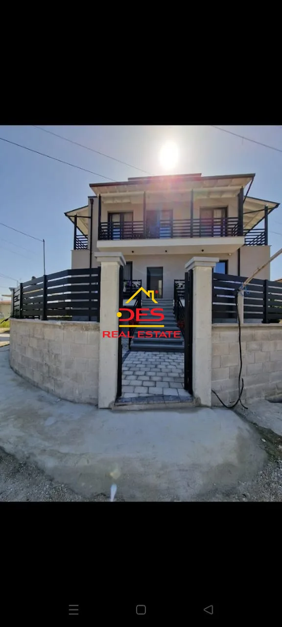 Shitet hotel 2 kate + 1 katë nëntok në plazhë të vjetër ,vlorë