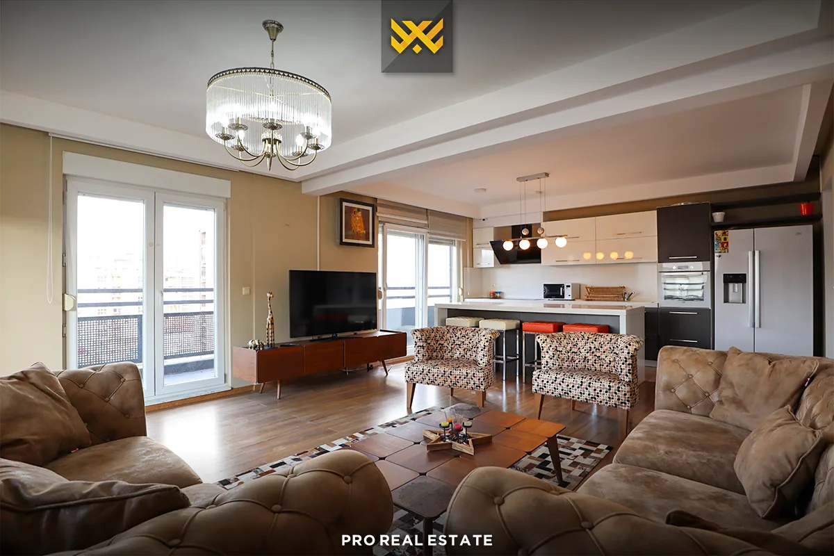 Banesë-Penthouse 160m²+58m² për #SHITJE në Lagjen e Spitalit.