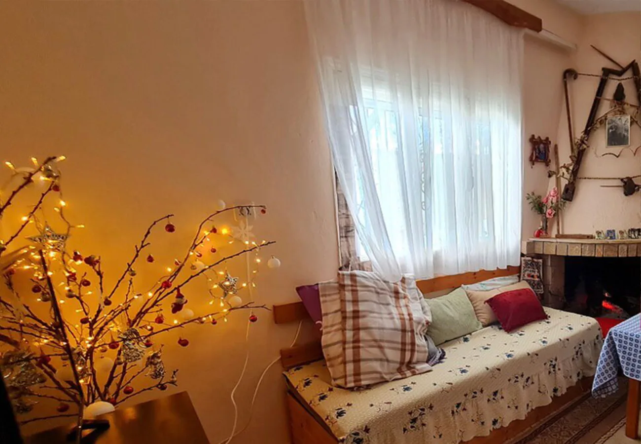Shitet shtëpi private + truall në fshatin lukovë, himarë