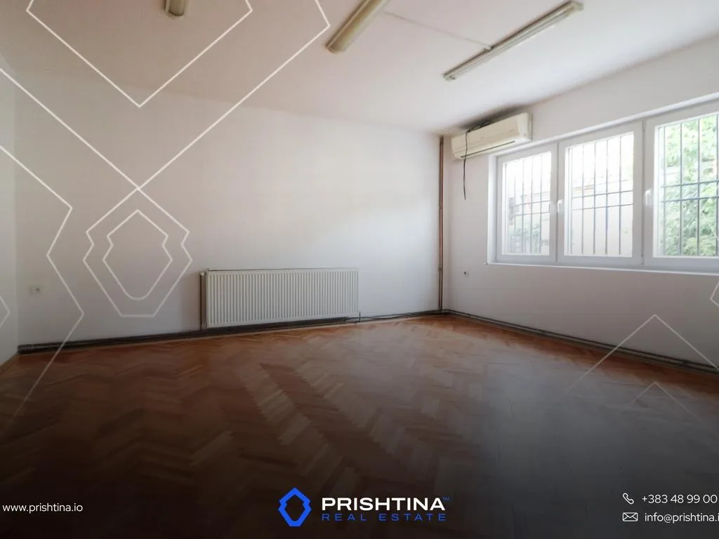 Shtëpi me qira 432m² në Pejton