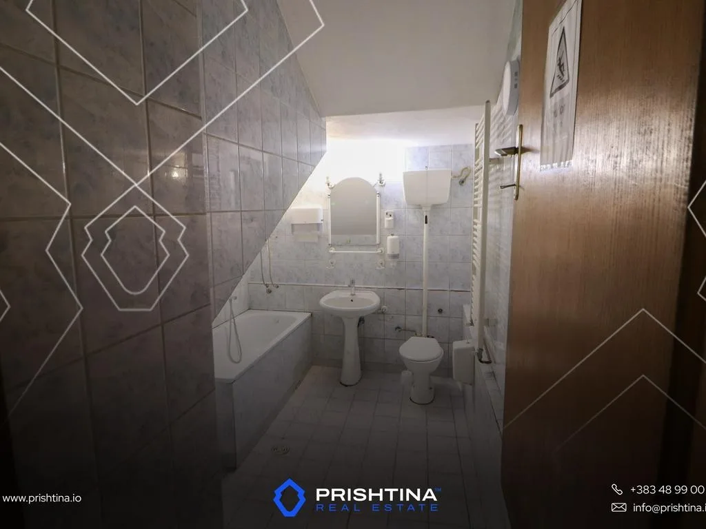 Shtëpi me qira 432m² në Pejton