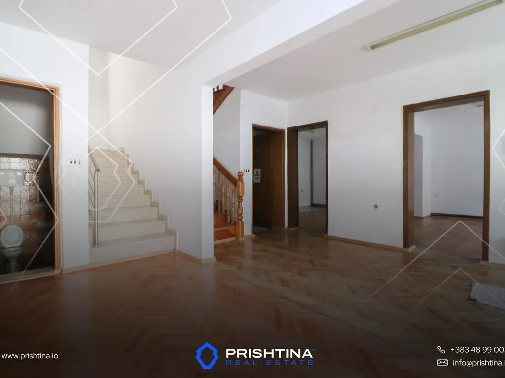 Shtëpi me qira 432m² në Pejton