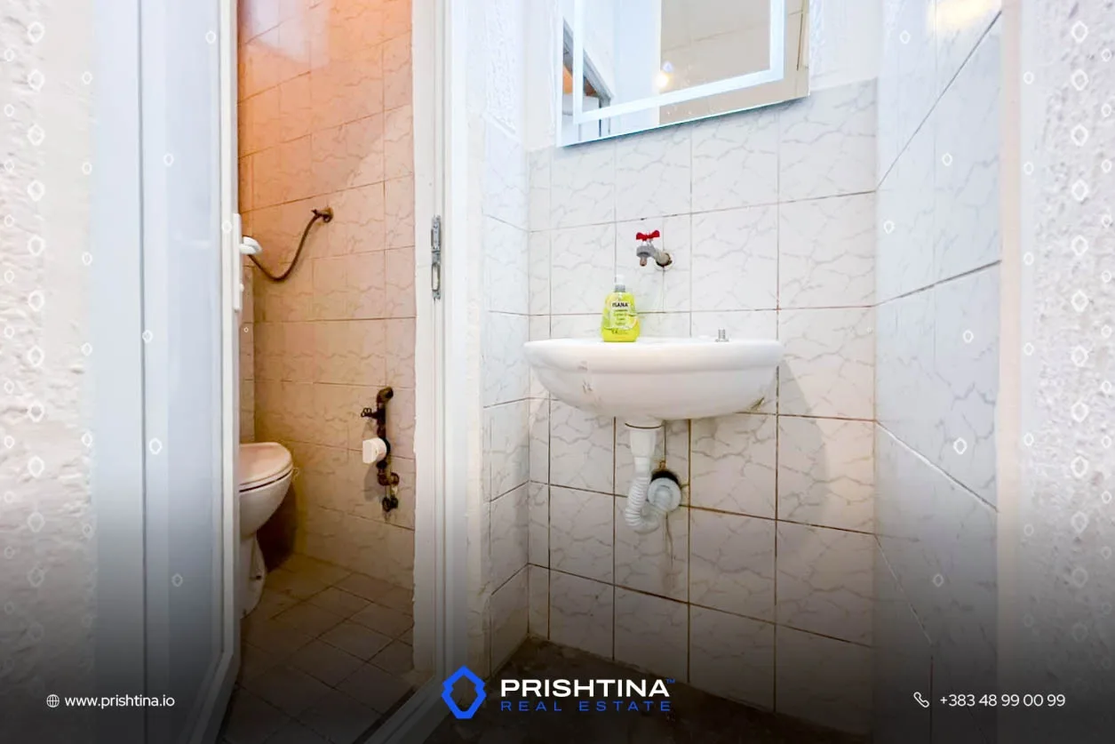 Lokal me qira 65m² në Lakrishtë