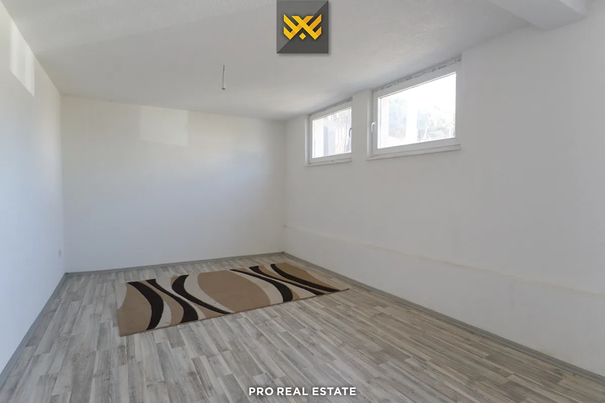 Shtëpi 270m² për #SHITJE në Lagjen Gallapi