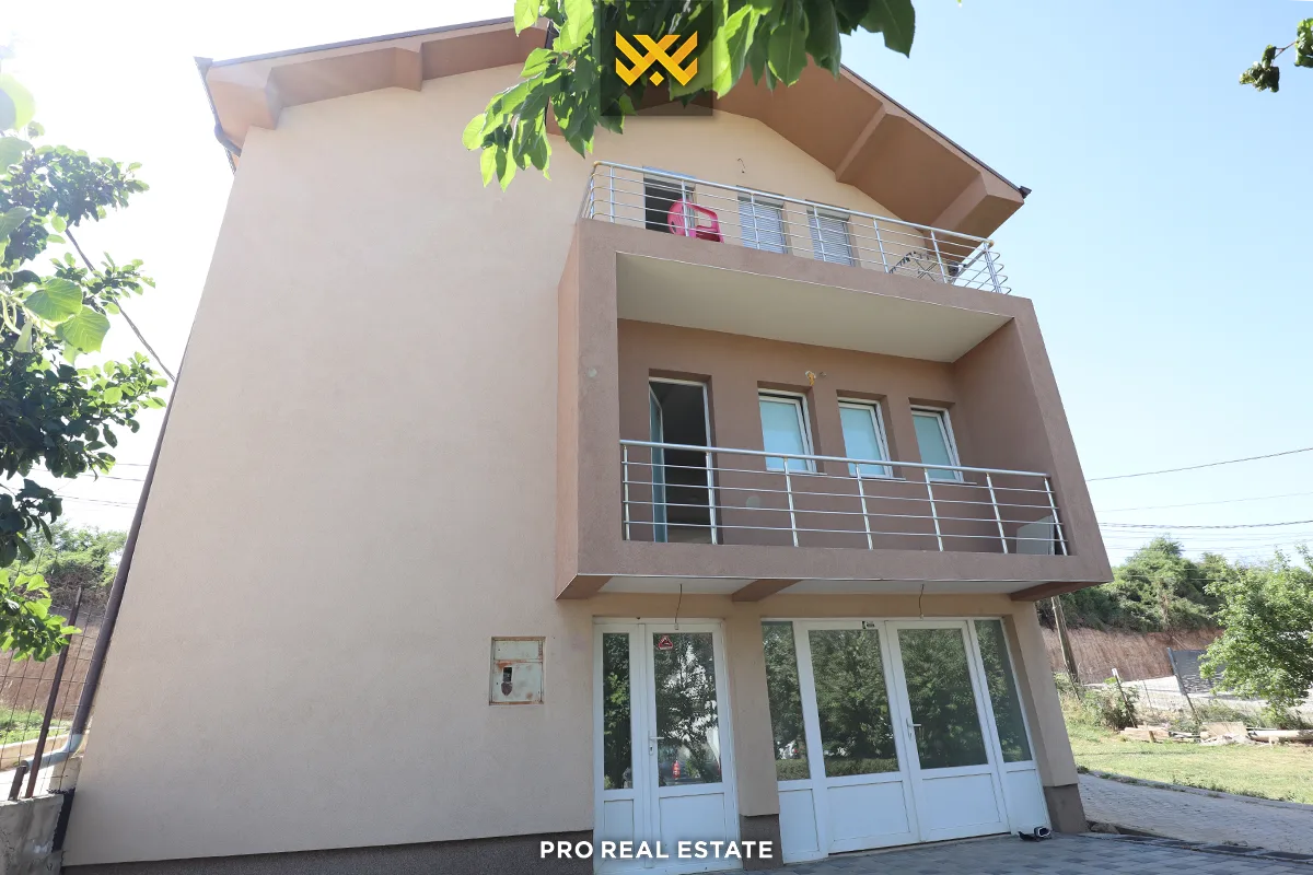 Shtëpi 270m² për #SHITJE në Lagjen Gallapi