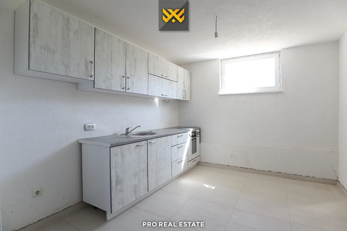 Shtëpi 270m² për #SHITJE në Lagjen Gallapi