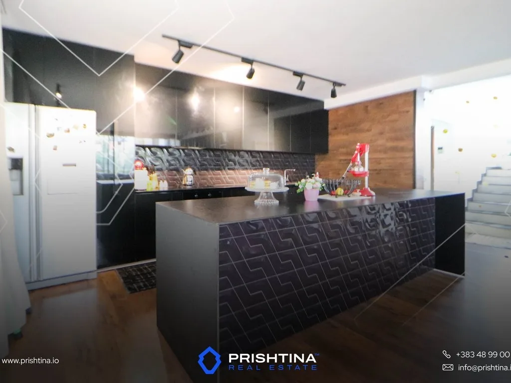 Shtëpi me qira 330m² në Sofali