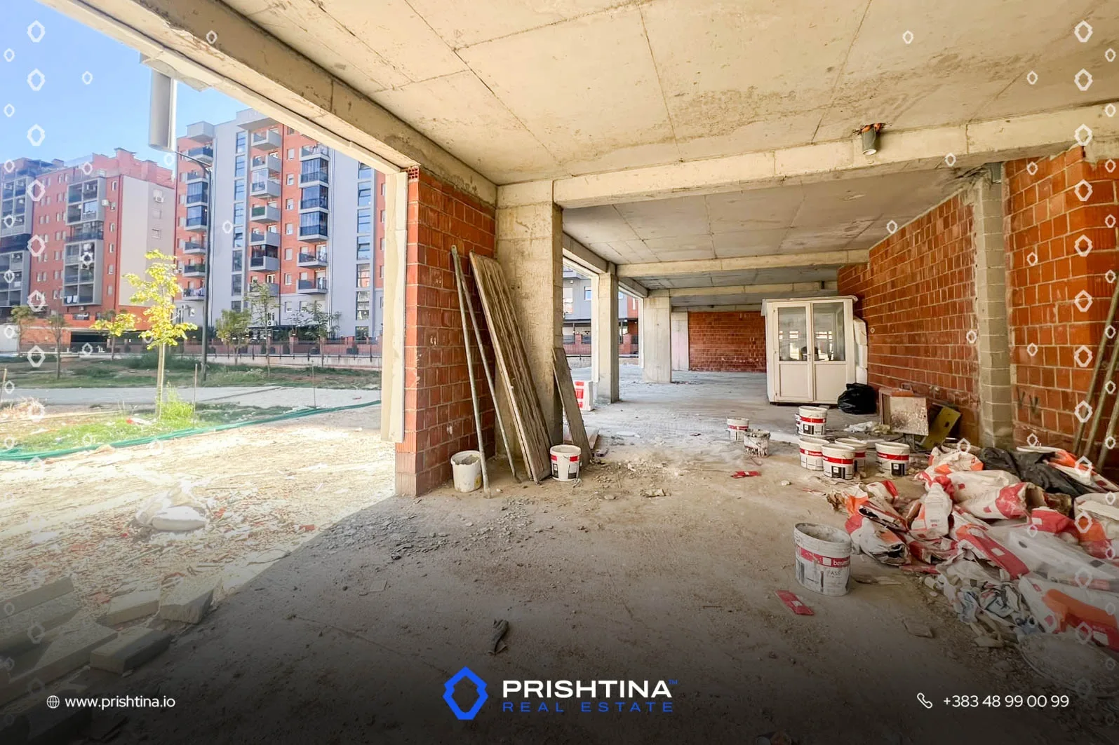 Lokal me qira 350m² në Emshir