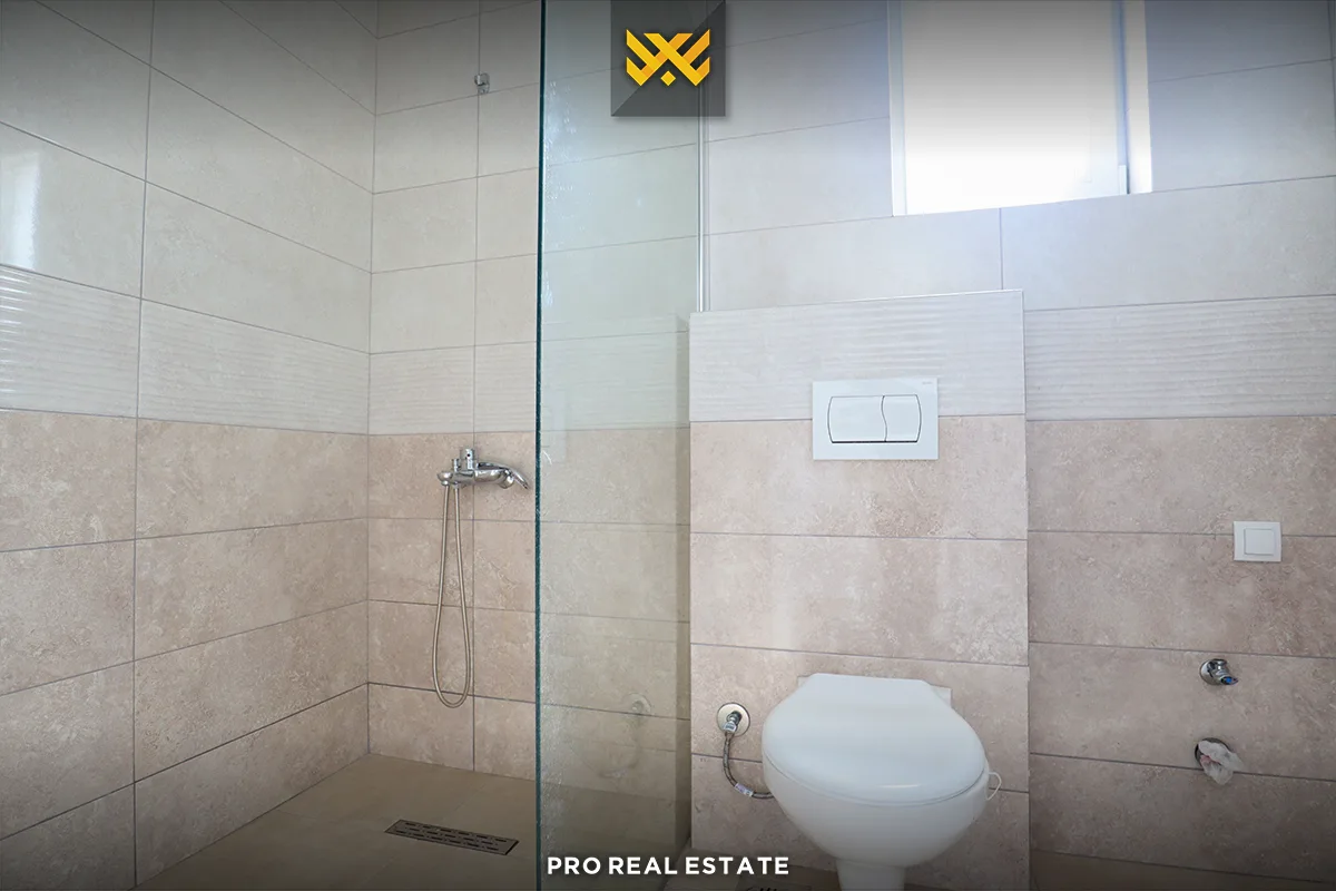 Banesë-Zyrë 144m²+81m² me #QIRA në Dragodan.