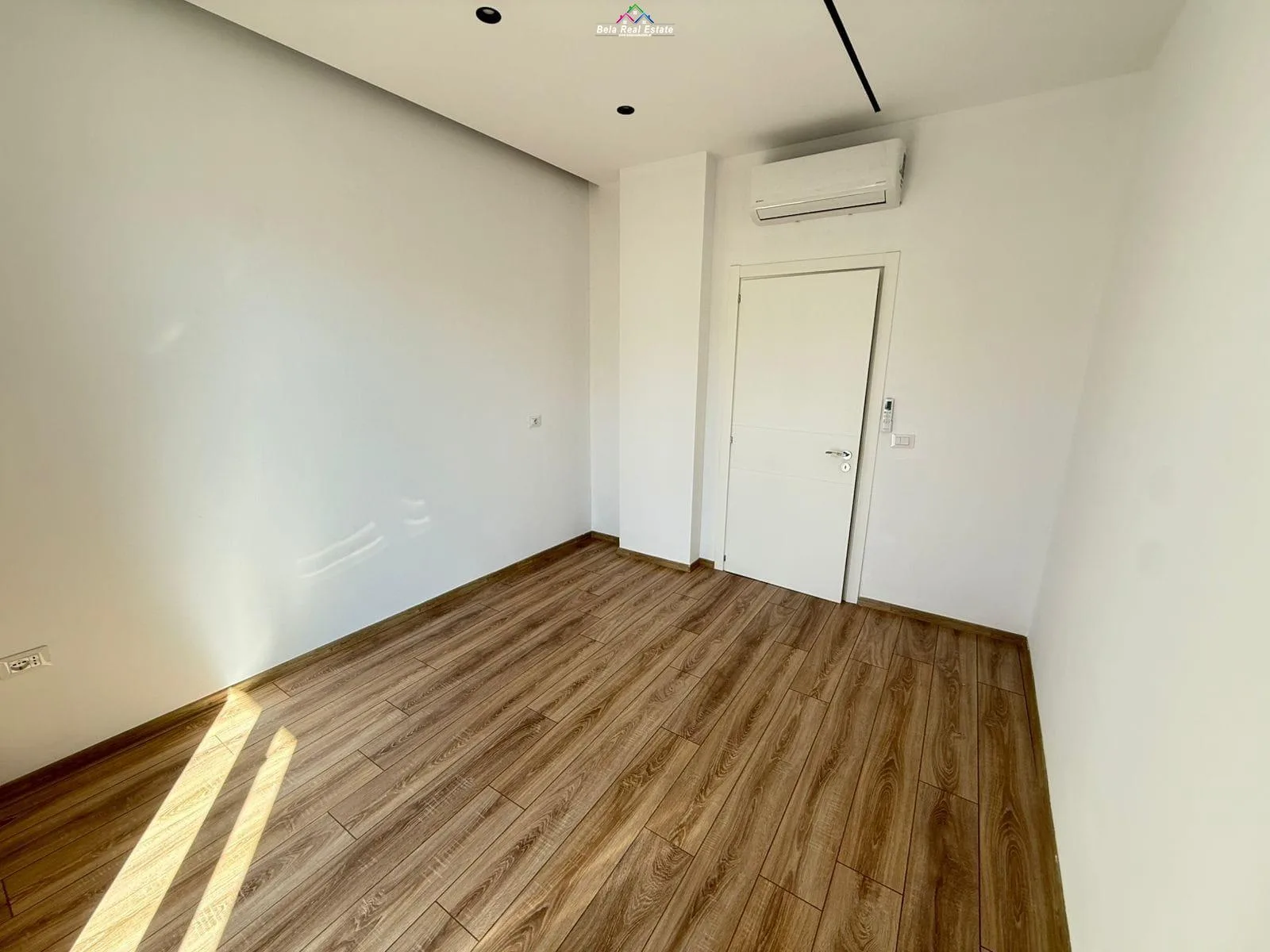 Zyre Me Qera 2+1 Tek Komuna e Parisit (ID BZ2824) Tirane
