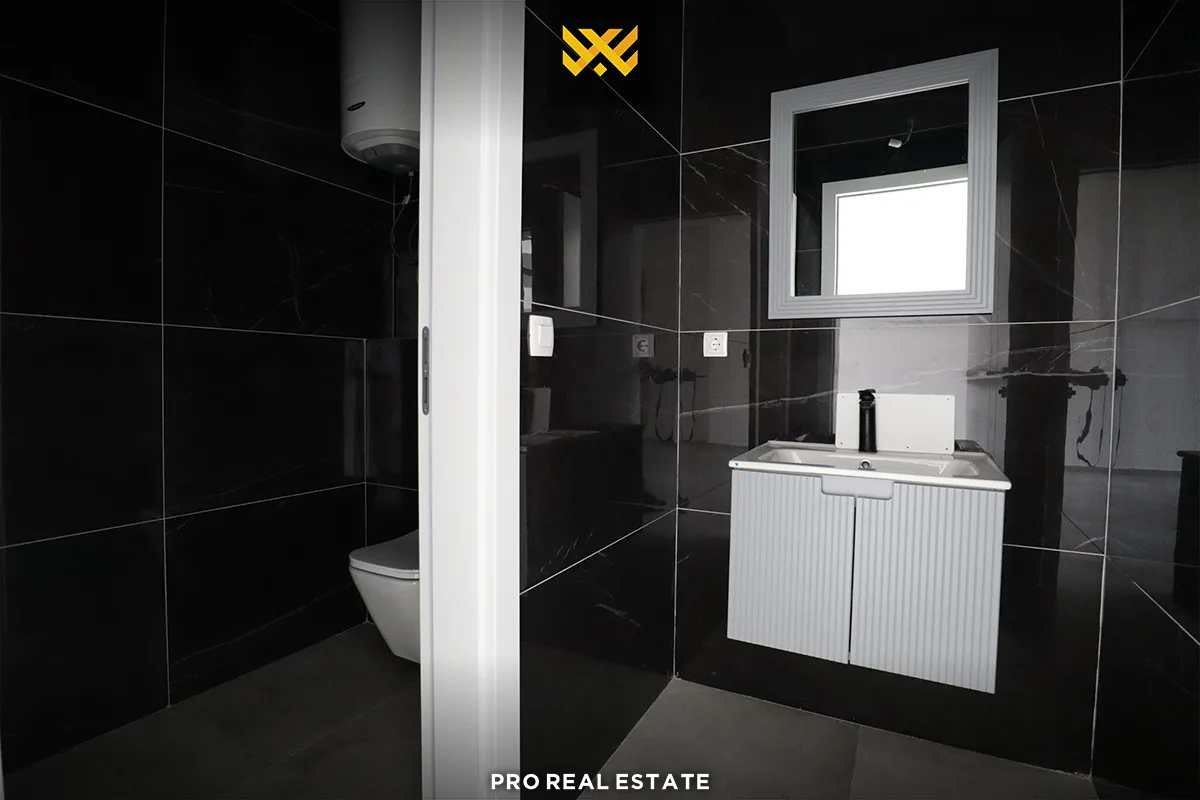 Lokal 100m² me #QIRA në Rrugën B.