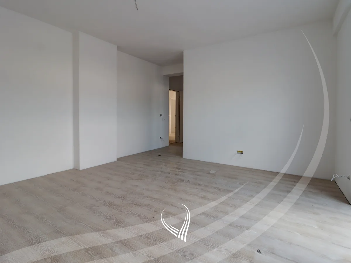 Penthouse me 4 dhoma gjumi në shitje në lagjen Prishtina e Re