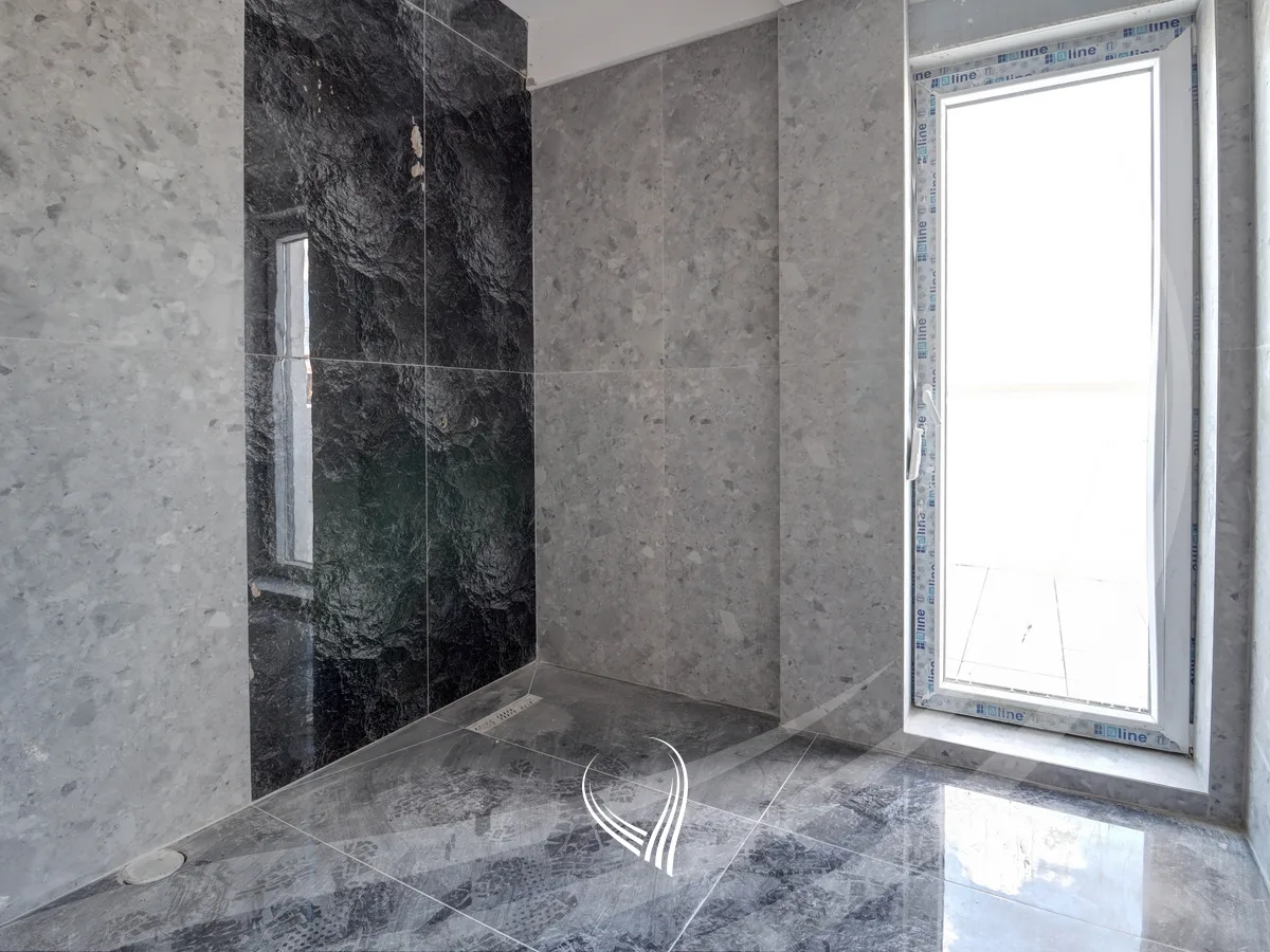 Penthouse me 4 dhoma gjumi në shitje në lagjen Prishtina e Re