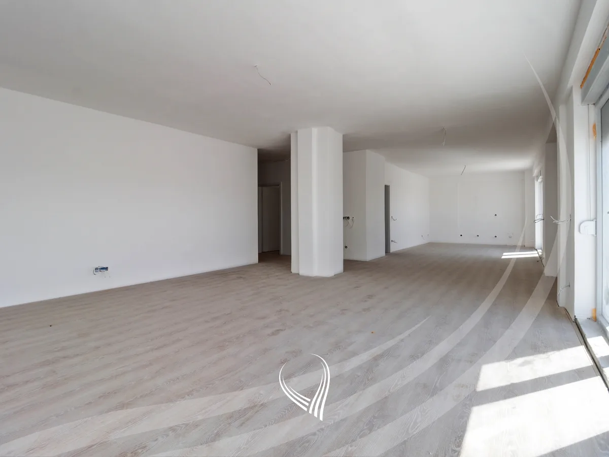 Penthouse me 4 dhoma gjumi në shitje në lagjen Prishtina e Re
