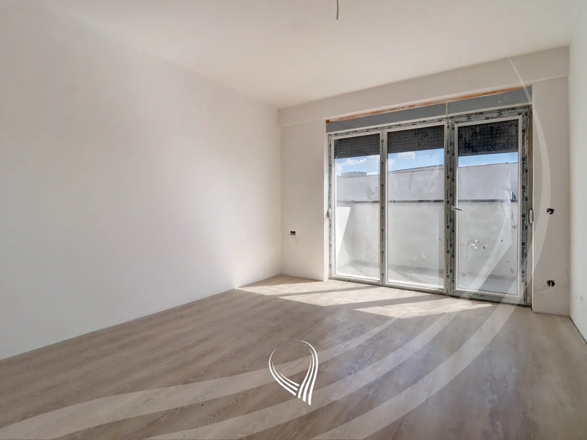 Penthouse me 4 dhoma gjumi në shitje në lagjen Prishtina e Re