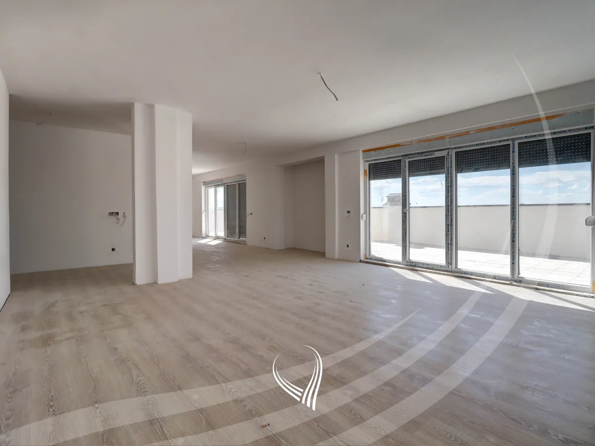 Penthouse me 4 dhoma gjumi në shitje në lagjen Prishtina e Re