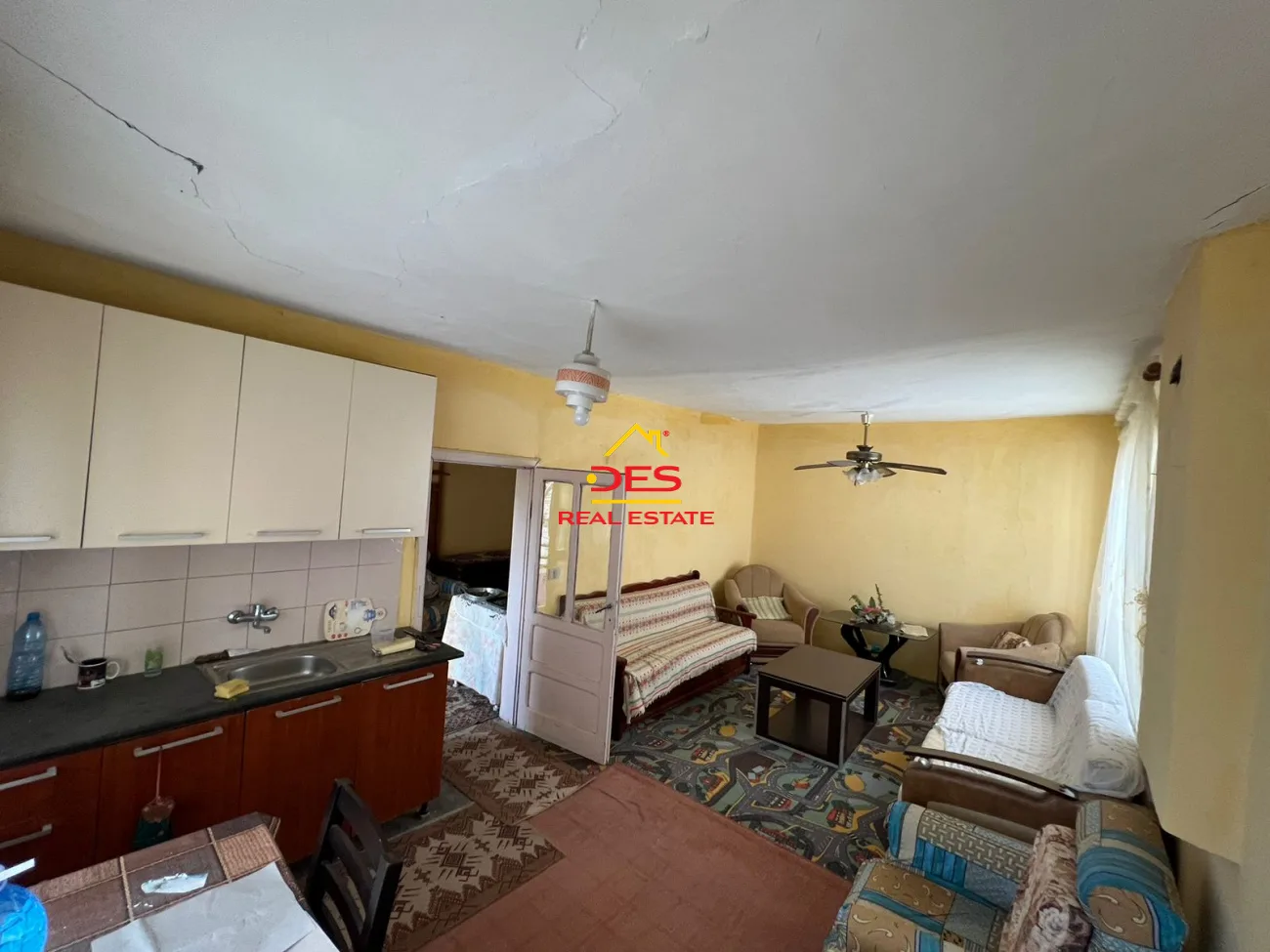 Shitet shtëpi private pranë xhamisë,vlorë