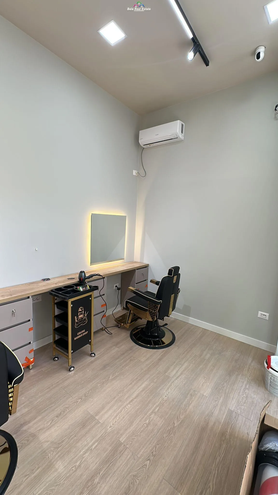 Dyqan Ne Shitje Tek Rruga e Barrikadave (ID BD1173) Tirane