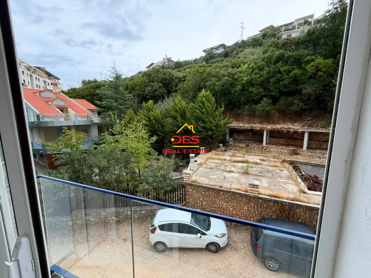 Jepet me qira apartament 1+1+ garazh në uji të ftohtë, vlorë – me pamje ballore nga deti