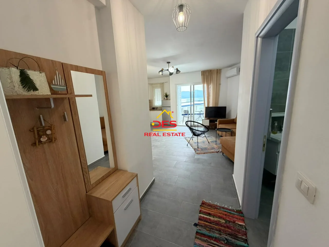 Jepet me qira apartament 1+1+ garazh në uji të ftohtë, vlorë – me pamje ballore nga deti